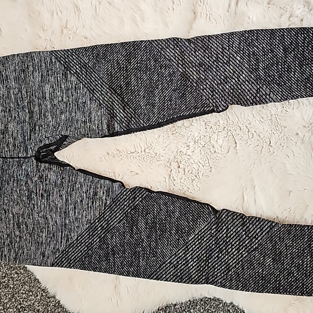 Fabletics Mid Rise Seamless Rib Leggings - Picture 3 of 6